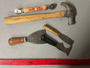lot 218 image: Frost King Spline Tool with Hammer & Hand Saw - Vintage Tools