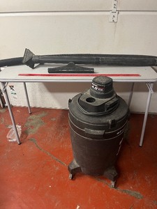 lot 250 image: Shop-Vac 4.0 Peak HP WetDry Vacuum with Hose & Floor Tool
