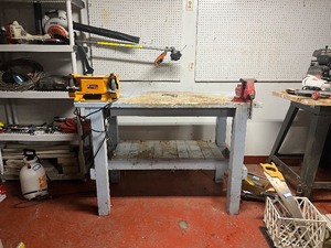 lot 254 image: Wooden Workbench with Grinder and Vise