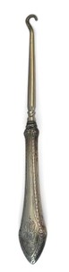 lot 4 image: Antique Sterling Silver Button Hook (22 grams)