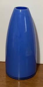 lot 188R image: BR1 - Beautiful Blue Glass Vase