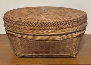 lot 193R image: BR1 - Large Round Woven Basket with Lid