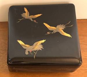 lot 225R image: BR1 - Vintage Japanese Lacquerware Crane Motif Decorative Storage or Jewelry Box