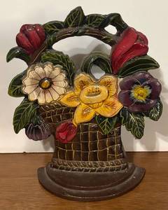 lot 486R image: MB - Vintage Cast-Iron Floral Doorstop