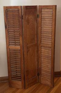 lot 487R image: MB - Vintage 3-Panel Shutter Screen