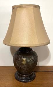 lot 490R image: MB - Vintage Dragon Motif Ceramic Table Lamp