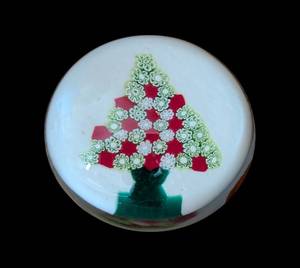 lot 389 image: MB - Murano Glass Christmas Tree Paperweight- Made in Italy