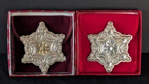 lot 209 image: DC1- Pair of 2001 Wallace Grande Baroque Snowflake Ornaments