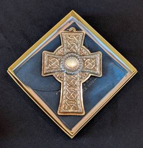 lot 212 image: DC1 - Towle Sterling Cross Ornament - 2004