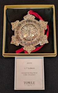 lot 215 image: DC1 - Towle 2010 Annual Sterling Silver Celtic Ornament