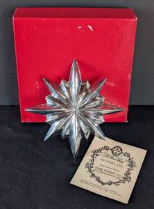 lot 250 image: DC1 - Kirk Stieff Williamsburg Silver Plate Star Tree Topper - 5 in Diameter