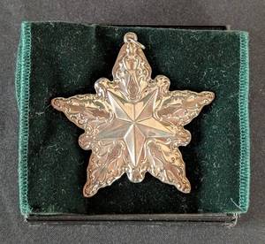 lot 255 image: DC1- Towle 1998 Sterling Silver Star Ornament