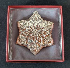 lot 256 image: DC1 - Towle Old Master Snowflake Ornament - 2017 28th Edition Sterling Silver