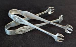 lot 329 image: MB - Vintage Pair of Lunt Mount Vernon Sterling Silver Sugar Tongs