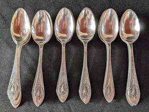lot 332 image: MB - Vintage Lunt Mount Vernon Sterling Silver Teaspoons - 26-Pc Set, 559 g Total