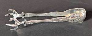 lot 335 image: MB - Antique 1910 Alvin Manufacturing Company Sterling Silver Melrose Claw-Foot Sugar Tongs