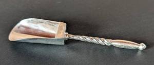 lot 336 image: MB - Vintage Ilaria Peru 950 Silver Sugar Scoop