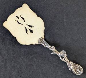 lot 399 image: MB - Antique Sterling Silver Asparagus Server - Ornate Floral Handle