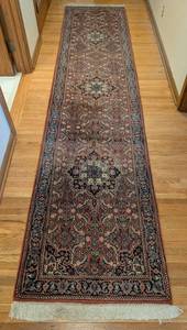 lot 532 image: HW - Wool Runner Rug 30 in x 137 in - Persian-Style Floral Pattern
