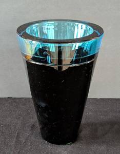 lot 586 image: HW - Sasaki Soichiro Sasakura San Marino Glass Vase, 1990s