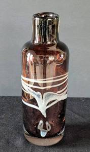 lot 590 image: HW - Todd Amethyst Art Glass Vase