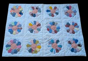 lot 592 image: MB - Vintage Dresden Plate Baby Quilt - 12-Block Patchwork, 27 x 36 in