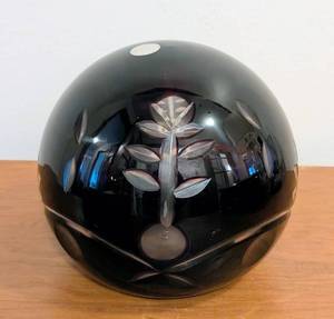 lot 597 image: HW - Amethyst Czech Glass Paperweight - Leaf Motif