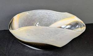 lot 600 image: HW - Art Glass Swirl Bowl