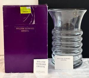 lot 141H image: DR - William Yeoward Henrietta Vase - Crystal