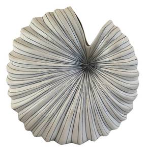 lot 366H image: BR1 - Decorative WhiteCream With Navy Stripes -