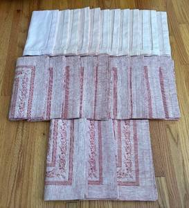 lot 373H image: LR - Zina Vasi Linen Napkins - 24 Pack, 21x21 in, Russian Light Pink Floral & Burgundy Border