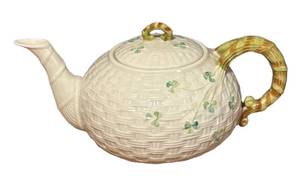 lot 187R image: BR1 - Belleek Shamrock Teapot - Basketweave Pattern