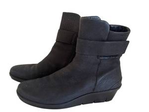 lot 83D image: MB - ECCO Boots - Black Leather Ankle Boots, Size EU 41