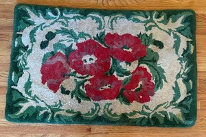 lot 86D image: MB - Vintage Hooked Rug - Floral Red Poppies, 36 x 24 Inches