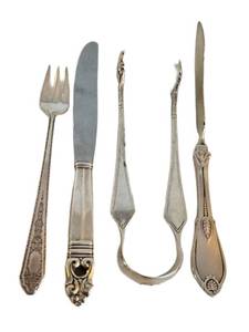 lot 178D image: DC4 - Five Assorted Pieces of Vintage Sterling Silver