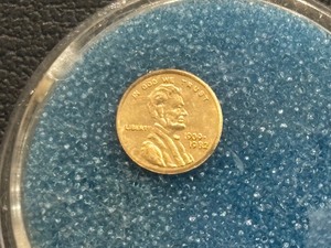 lot 36 image: Micro Lincoln Cent Gold Coin 14K