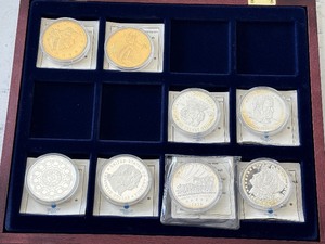 lot 3 image: Gold and Silver Plated Replica Coins
