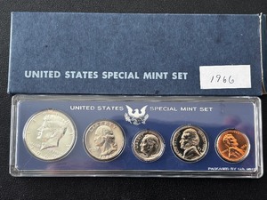 lot 11 image: 1966 Special Mint Set