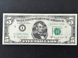 lot 21 image: 1963 A Green Seal $5 Dollar Federal Reserve Note Uncirculated
