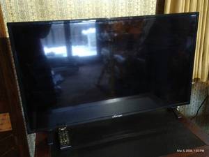 Element 39 TV with Remote