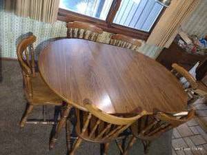 Kitchen Table with (6) Chairs