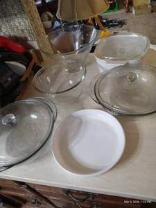 (2) Mixing Bowls, (2) Corningware Dishes, (2) Glass Casserole Dishes