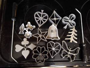 Vintage Rosette Maker with Assorted Shapes