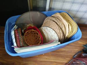 Tote of Baskets, Placemats, & Pizza Pan