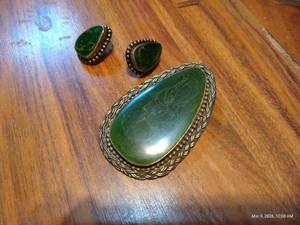 Very Pretty Matching Earrings & Pendant Set - Green Stone or Glass