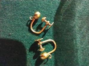 18K Gold Screw-On Earrings - 2.2 Grams