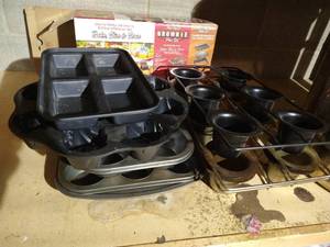 Muffin Tins & Baking Pans