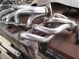 lot 18 image: Ford Small block stainless steel he...