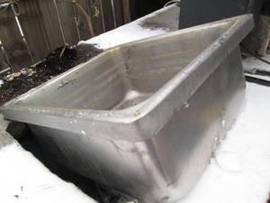 lot 19 image: Large square heavy duty outdoor sta...