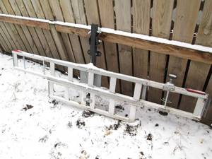 lot 23 image: Hitch mounting carrier rack...